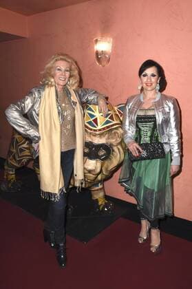 Birgit Bergen und Angelika Zwerenz bei der Premiere des Theaterstücks Anderthalb Stunden zu spät in der Komödie im Bayerischen Hof. München, 29.03.2017 Foto:xP.xSchönbergerx xFuturexImage