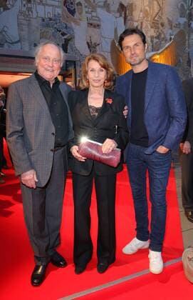 Michael Verhoeven, 80. Geburtstag am 13. Juli Senta Berger mit Mann Michael Verhoeven und Sohn Simon Verhoeven (R) bei der Verleihung der - Jupiter Awards - im Cafe Moskau, Karl-Marx-Allee, Berlin Copyright imago stock&people GmbH Tinkeres Datum: 29.03.2017 Jupiter Award