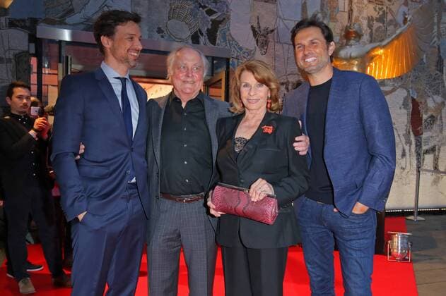Florian David Fitz, Michael Verhoeven mit Frau Senta Berger und Sohn Simon Verhoeven bei der Verleihung der - Jupiter Awards - im Cafe Moskau, Karl-Marx-Allee, Berlin Copyright imago stock&people GmbH Tinkeres Datum: 29.03.2017 Jupiter Award