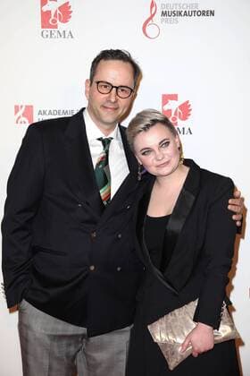 Kurt Krömer und Elzbieta Steinmetz ( Elaiza ) bei der Verleihung Deutscher Musikautorenpreis am 30.03.2017 in Berlin Deutscher Musikautorenpreis 2017 Berlin 