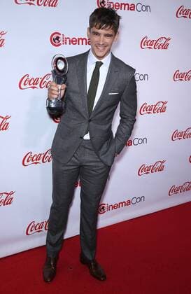 March 30, 2017 - Las Vegas, NV, United States - 30 March 2017 - Las Vegas, NV - Brenton Thwaites. 2017 CinemaCon Big Screen Achievement Awards at Caesar s Palace. Photo Credit: MJT AdMedia Las Vegas United States - ZUMAa123 20170330_zaa_a123_018 Copyright: xMjt Admediax