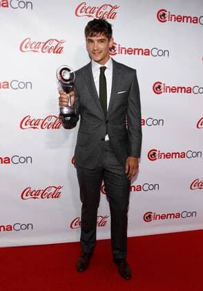 Brenton Thwaites receipient of the Breakthrough Performer of the Year award arrives for the CinemaCon 2017 Big Screen Achievement Awards at Caesars Palace, Las Vegas, Nevada on March 30, 2017.  LAV2017033014 JAMESxATOA