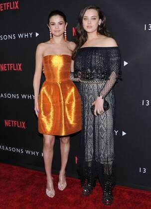 Bilder des Tages March 30, 2017 - Los Angeles, CA, United States - 30 March 2017 - Los Angeles, California - Selena Gomez, Katherine Langford. Premiere Of Netflix s 13 Reasons Why held at Paramount Studios in Los Angeles. Photo Credit: AdMedia Los Angeles United States - ZUMAa123 20170330_zaa_a123_154 Copyright: xBirdiexThompsonx