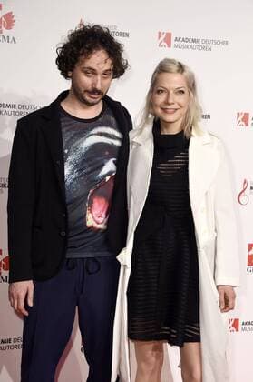 Brigitta Muntendorf mit Begleitung bei der 9. Verleihung des Deutschen Musikautorenpreises 2017 im Hotel Ritz Carlton. Berlin, 30.03.2017 Foto:xF.xKernx xFuturexImage