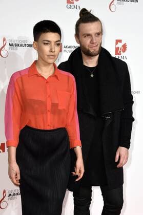 Alina Süggeler und Andi Weizel (Frida Gold) bei der 9. Verleihung des Deutschen Musikautorenpreises 2017 im Hotel Ritz Carlton. Berlin, 30.03.2017 Foto:xF.xKernx xFuturexImage