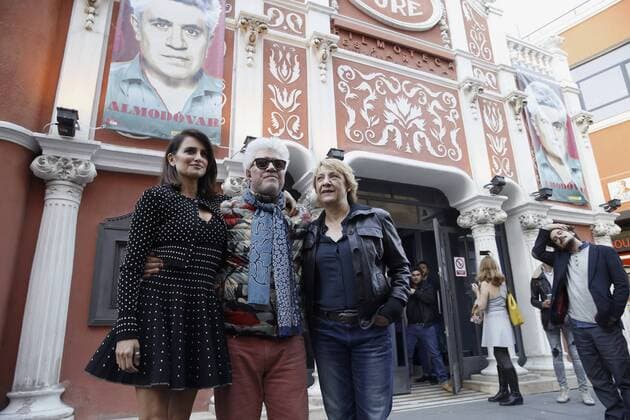 Spanish film maker Pedro Almodovar (C) poses with actresses Penelope Cruz (L) and Blanca Portillo (R) before the screening of his film Volver , the last film that is part of the All Almodovar cylce held at the Film Library of Madrid, Spain on 31 March 2017. The cycle include all the films of the director besides of master piece of his master such as Bunuel, Rossellini or Bergman. ALL ALMODOVAR CYLCE !ACHTUNG: NUR REDAKTIONELLE NUTZUNG!  Copyright: xKikoxHuescax 20170331-636265934817663135