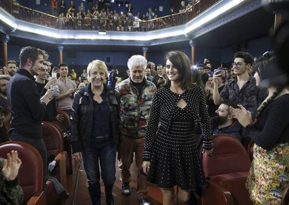Spanish film maker Pedro Almodovar (C) arrives with actresses Penelope Cruz (R) and Blanca Portillo (L) before the screening of his film Volver , the last film that is part of the All Almodovar cylce held at the Film Library of Madrid, Spain on 31 March 2017. The cycle include all the films of the director besides of master piece of his master such as Bunuel, Rossellini or Bergman. ALL ALMODOVAR CYLCE !ACHTUNG: NUR REDAKTIONELLE NUTZUNG!  Copyright: xKikoxHuescax 20170331-636265934834042820