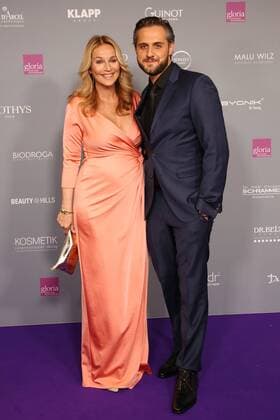 Caroline Beil und Philipp Sattler bei der Verleihung vom Gloria - Deutscher Kosmetikpreis am 31.03.2017 in Düsseldorf Gloria - Deutscher Kosmetikpreis 2017 in Duesseldorf 