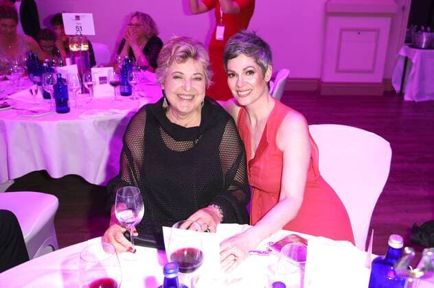 Cheryl Shepard mit Gast bei der 4. Verleihung des Deutschen Kosmetikpreises Gloria 2017 im Hilton Düsseldorf. Düsseldorf, 31.03.2017 Foto:xS.xGabschx xFuturexImage