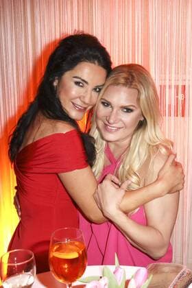 Mariella Ahrens und Magdalena Brzeska bei der 4. Verleihung des Deutschen Kosmetikpreises Gloria 2017 im Hilton Düsseldorf. Düsseldorf, 31.03.2017 Foto:xS.xGabschx xFuturexImage