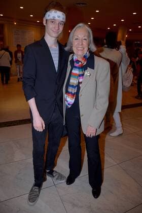 Rebecca Voelz mit Neffe Joe Voelz Premiere der Wellnesskomoedie AUFGUSS im Theater am Kurfuerstendamm in Berlin, am 02.03.2017
