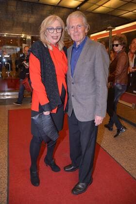 Klaus Bresser mit Ehefrau Evelyn Premiere der Wellnesskomoedie AUFGUSS im Theater am Kurfuerstendamm in Berlin, am 02.03.2017