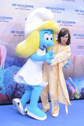 Nora Tschirner Ankunft am Blauen Teppich zur Deutschlandpremiere des Animationsfilmes, Die Schluempfe, das verlorene Dorf im Cinestar im Sony Center in Berlin, am 02.04.2017