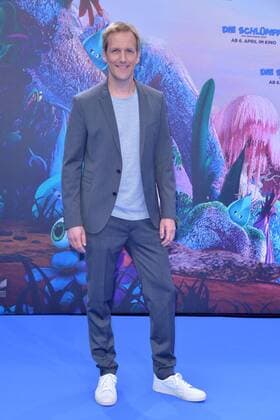 Jan Hahn Ankunft am Blauen Teppich zur Deutschlandpremiere des Animationsfilmes, Die Schluempfe, das verlorene Dorf im Cinestar im Sony Center in Berlin, am 02.04.2017