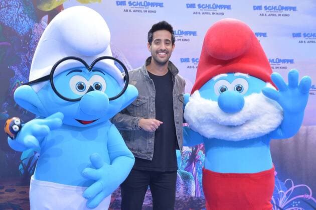 Sami Slimani Ankunft am Blauen Teppich zur Deutschlandpremiere des Animationsfilmes, Die Schluempfe, das verlorene Dorf im Cinestar im Sony Center in Berlin, am 02.04.2017