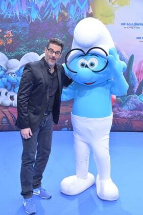 Rick Kavanien Ankunft am Blauen Teppich zur Deutschlandpremiere des Animationsfilmes, Die Schluempfe, das verlorene Dorf im Cinestar im Sony Center in Berlin, am 02.04.2017