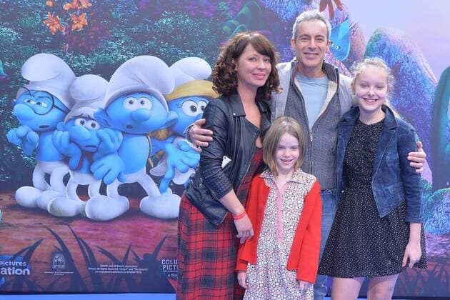 Gedeon Burkhard mit Begleitung Ankunft am Blauen Teppich zur Deutschlandpremiere des Animationsfilmes, Die Schluempfe, das verlorene Dorf im Cinestar im Sony Center in Berlin, am 02.04.2017