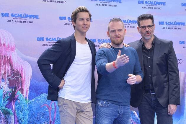 Tim Oliver Schultz, Axel Stein, Rick Kavanien Ankunft am Blauen Teppich zur Deutschlandpremiere des Animationsfilmes, Die Schluempfe, das verlorene Dorf im Cinestar im Sony Center in Berlin, am 02.04.2017