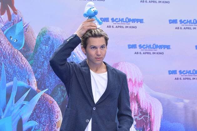 Tim Oliver Schultz Ankunft am Blauen Teppich zur Deutschlandpremiere des Animationsfilmes, Die Schluempfe, das verlorene Dorf im Cinestar im Sony Center in Berlin, am 02.04.2017