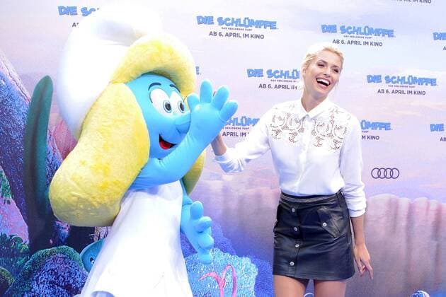 Lena Gercke Ankunft am Blauen Teppich zur Deutschlandpremiere des Animationsfilmes, Die Schluempfe, das verlorene Dorf im Cinestar im Sony Center in Berlin, am 02.04.2017