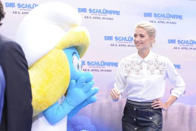 Lena Gercke Ankunft am Blauen Teppich zur Deutschlandpremiere des Animationsfilmes, Die Schluempfe, das verlorene Dorf im Cinestar im Sony Center in Berlin, am 02.04.2017