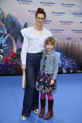 Katrin Wrobel mit Tochter Louisa bei der Premiere des Kinofilms Die Schlümpfe - Das verlorene Dorf im Cinestar Sony Center. Berlin, 02.04.2017 Foto:xS.xGabschx xFuturexImage
