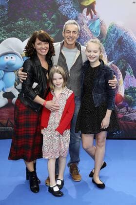 Gedeon Burkhard mit Ex-Frau Filomena Iannacone und Töchter Gioia Filomena und Ellen Iannacone bei der Premiere des Kinofilms Die Schlümpfe - Das verlorene Dorf im Cinestar Sony Center. Berlin, 02.04.2017 Foto:xS.xGabschx xFuturexImage