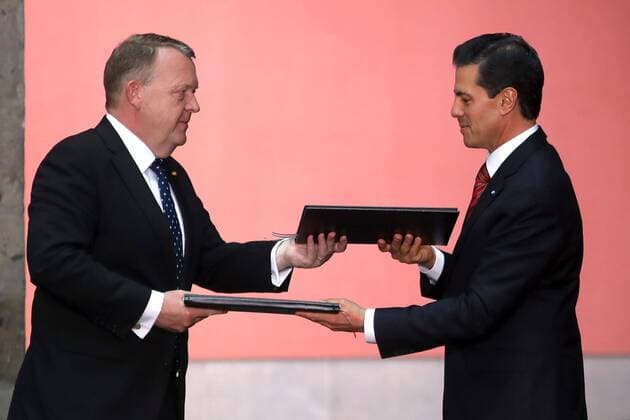 Nieto empfängt Rasmussen in Mexiko Stadt April 3, 2017 - Mexico - EUM20170403NAC31.JPG.CIUDAD DE MEXICO, President Presidente-EPN.- El presidente de Mexico, Enrique Pena Nieto y el primer ministro de Dinamarca, Lars Lokke Rasmussen, durante la firma de convenios entre ambos paises, en Palacio Nacional, este lunes 3 de abril de 2017. Foto: Agencia EL UNIVERSAL Lucia Godinez RCC. Mexico  - ZUMAu78_ 20170403_zaf_u78_067 Copyright: xLuciaxGodinezx