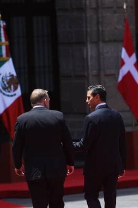 Nieto empfängt Rasmussen in Mexiko Stadt April 3, 2017 - Mexico City, Mexico Mex - Prime Minister of Denmark Lars LoÂ¸kke Rasmussen and President of Mexico Enrique Pena Nieto are seen walking on red carpet during welcoming ceremony at National Palace on April 03, 2017 in Mexico City, Mexico Mexico City Mexico Mex  - ZUMAn230 20170403_zaa_n230_133 Copyright: xCarlosxTischlerx