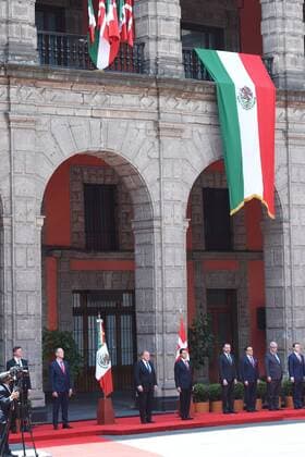 Nieto empfängt Rasmussen in Mexiko Stadt April 3, 2017 - Mexico City, Mexico Mex - Prime Minister of Denmark Lars LoÂ¸kke Rasmussen and President of Mexico Enrique Pena Nieto during welcoming ceremony at National Palace on April 03, 2017 in Mexico City, Mexico Mexico City Mexico Mex  - ZUMAn230 20170403_zaa_n230_140 Copyright: xCarlosxTischlerx