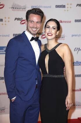 Sebastian Pannek und Clea-Lacy Juhn bei der 12. Verleihung des PRG Live Entertainment Award in der Festhalle Frankfurt. Frankfurt am Main, 03.04.2017 Foto:xS.xGabschx xFuturexImage