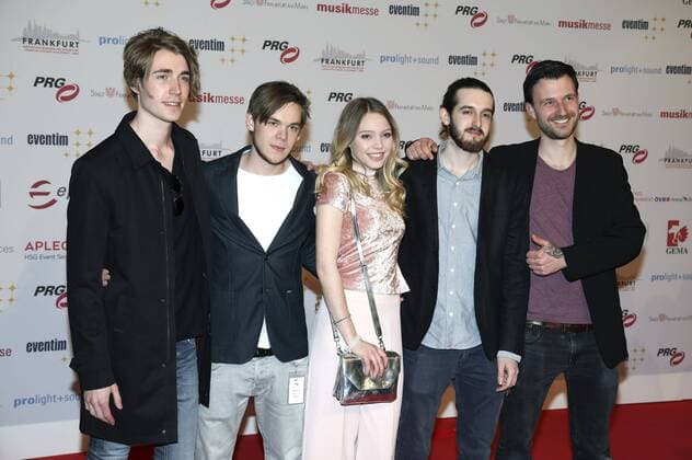 Lina Larissa Strahl mit Band bei der 12. Verleihung des PRG Live Entertainment Award in der Festhalle Frankfurt. Frankfurt am Main, 03.04.2017 Foto:xS.xGabschx xFuturexImage