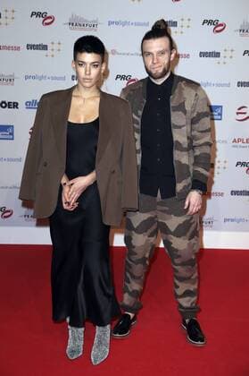 Alina Süggeler und Andi Weizel von Frida Gold bei der 12. Verleihung des PRG Live Entertainment Award in der Festhalle Frankfurt. Frankfurt am Main, 03.04.2017 Foto:xS.xGabschx xFuturexImage