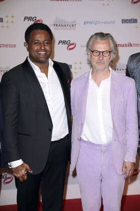 Fetsum und Guy Chambers bei der 12. Verleihung des PRG Live Entertainment Award in der Festhalle Frankfurt. Frankfurt am Main, 03.04.2017 Foto:xS.xGabschx xFuturexImage