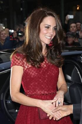 Bilder des Tages . 04 04 2017. London, United Kingdom. The Duchess of Cambridge arriving at the opening night of the musical 42nd Street at the Theatre Royal Drury Lane, London, in aid of East Anglia s Children s Hospice.  xStephenxLockx xi-Imagesx IIM-14819-0011