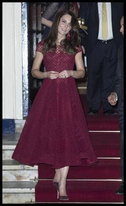 . 04 04 2017. London, United Kingdom. The Duchess of Cambridge leaving the opening night of the musical 42nd Street at the Theatre Royal Drury Lane, London, in aid of East Anglia s Children s Hospice.  xStephenxLockx xi-Imagesx IIM-14819-0028