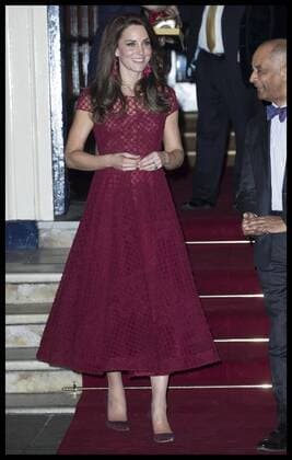 . 04 04 2017. London, United Kingdom. The Duchess of Cambridge leaving the opening night of the musical 42nd Street at the Theatre Royal Drury Lane, London, in aid of East Anglia s Children s Hospice.  xStephenxLockx xi-Imagesx IIM-14819-0032