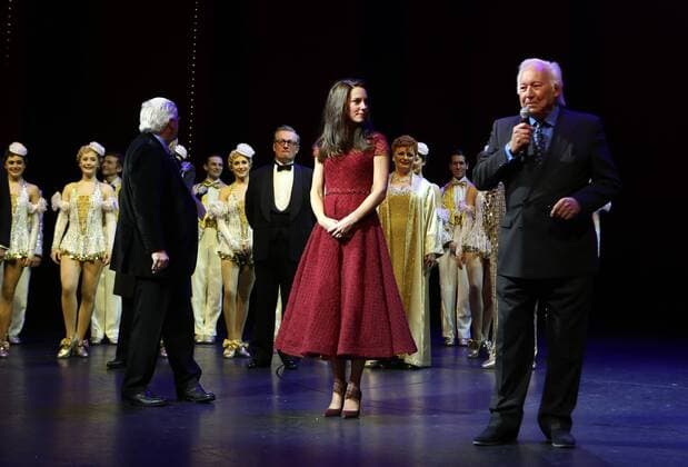 . 04 04 2017. London, United Kingdom. The Duchess of Cambridge on stage following the curtain call during the opening night of the musical 42nd Street at the Theatre Royal Drury Lane, London, in aid of East Anglia s Children s Hospice.  xROTAx xi-Imagesx IIM-14819-0033