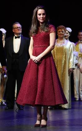 . 04 04 2017. London, United Kingdom. The Duchess of Cambridge on stage following the curtain call during the opening night of the musical 42nd Street at the Theatre Royal Drury Lane, London, in aid of East Anglia s Children s Hospice.  xROTAx xi-Imagesx IIM-14819-0038