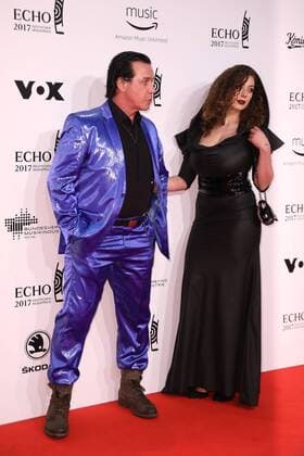 Bilder des Tages Till Lindemann und Leila Lowfire bei der Verleihung vom Echo am 06.04.2017 in Berlin Echo Verleihung 2017 in Berlin 
