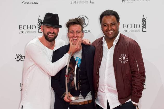 Berlin, Germany 06.04.2017, Echo 2017 Deutscher Musikpreis, Gentleman, Michael Fritz und Fetsum mit dem Echo ( DeFodi001