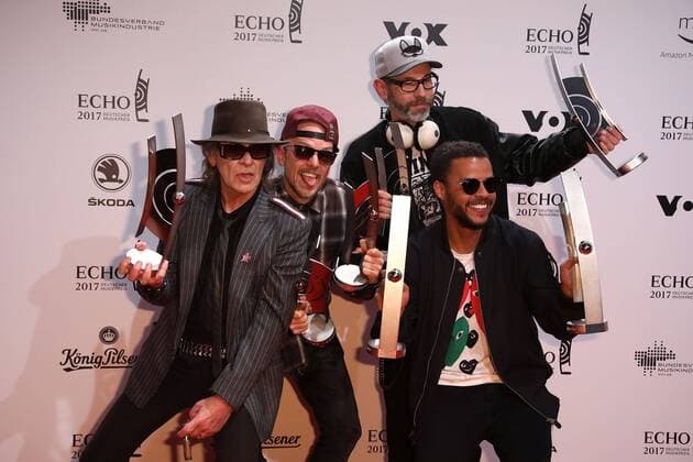 Preisträger: Udo Lindenberg und die Beginner mit Jan Delay, Dennis Lisk und Guido Weiß bei der Verleihung vom Echo am 06.04.2017 in Berlin Echo Verleihung 2017 in Berlin- Preistraeger - Gewinner Photocall 