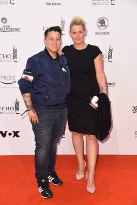 Kerstin Otto mit Ehefrau Carolina Roter Teppich zur Echo Verleihung 2017 in der Messe Berlin am 06.04.2017