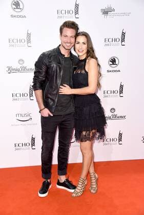 Sebastian Pannek mit Freundin Clea-Lacy Juhn Roter Teppich zur Echo Verleihung 2017 in der Messe Berlin am 06.04.2017