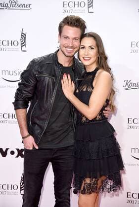 Sebastian Pannek mit Freundin Clea-Lacy Juhn Roter Teppich zur Echo Verleihung 2017 in der Messe Berlin am 06.04.2017