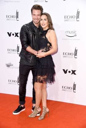 Sebastian Pannek mit Freundin Clea-Lacy Juhn Roter Teppich zur Echo Verleihung 2017 in der Messe Berlin am 06.04.2017