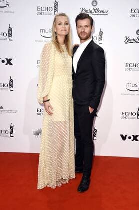 Carolin Niemczyk und Daniel Grunenberg (Glasperlenspiel) bei der 26. Verleihung des Deutschen Musikpreises Echo 2017 in der Messe Berlin. Berlin, 06.04.2017 Foto:xF.xKernx xFuturexImage