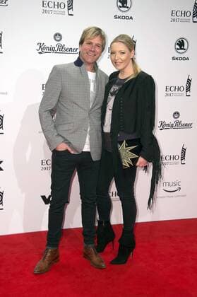 Steve Norman (Spandau Ballet) mit Freundin Sabrina bei der 26. Verleihung des Deutschen Musikpreises Echo 2017 in der Messe Berlin. Berlin, 06.04.2017 Foto:xF.xKernx xFuturexImage