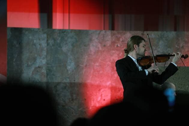 (170408) -- FRANKFURT, April 8, 2017 -- Violinist David Garrett performs during the awarding ceremony of the Frankfurt Music Prize 2017 at the St Paul s Church in Frankfurt, Germany on April 7, 2017. David Garrett was honored with the Frankfurt Music Prize 2017 on Friday. )(dtf) GERMANY-FRANKFURT-DAVID GARRETT-MUSIC LuoxHuanhuan 