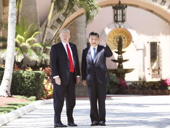 (170407) -- MAR-A-LAGO, April 7, 2017 -- Chinese President Xi Jinping (R) and his U.S. counterpart Donald Trump take a walk to further discuss bilateral cooperation issues in the Mar-a-Lago resort in Florida, the United States, April 7, 2017. The two leaders held their second round of talks here on Friday. ) (wyo) U.S.-CHINA-XI JINPING-TRUMP-TALKS LanxHongguang 